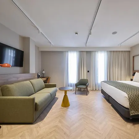 Catalonia Sagrada Familia 3*