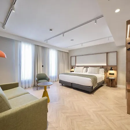 Catalonia Sagrada Familia 3*