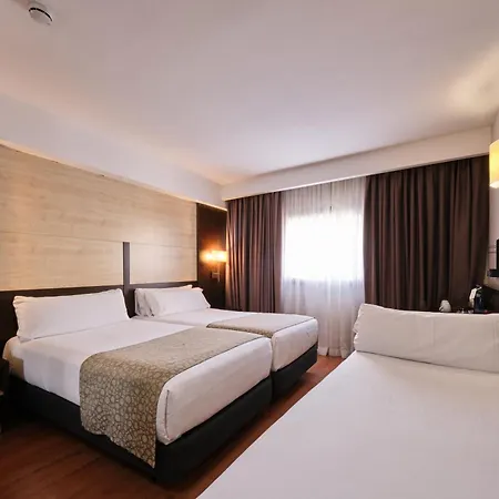 Отель Catalonia Sagrada Familia Барселона