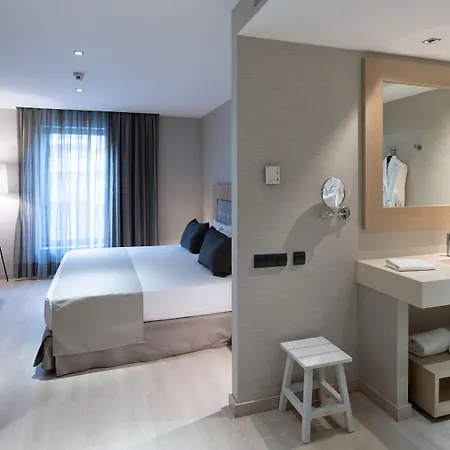 Отель Catalonia Sagrada Familia 3*