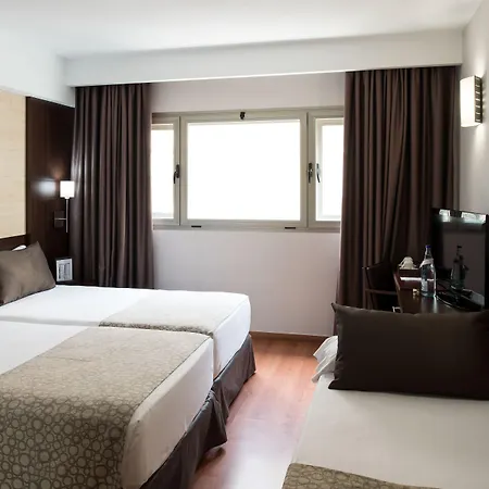 Отель Catalonia Sagrada Familia