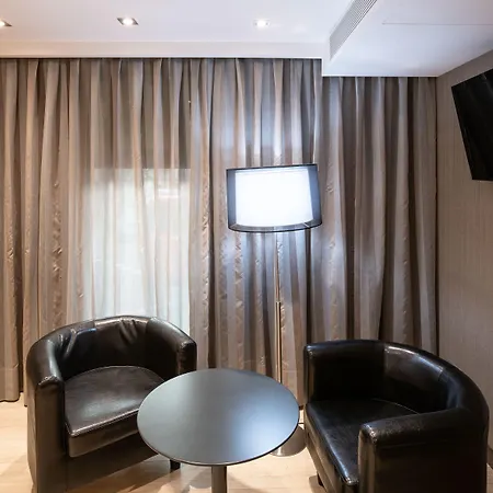 Отель Catalonia Sagrada Familia Барселона